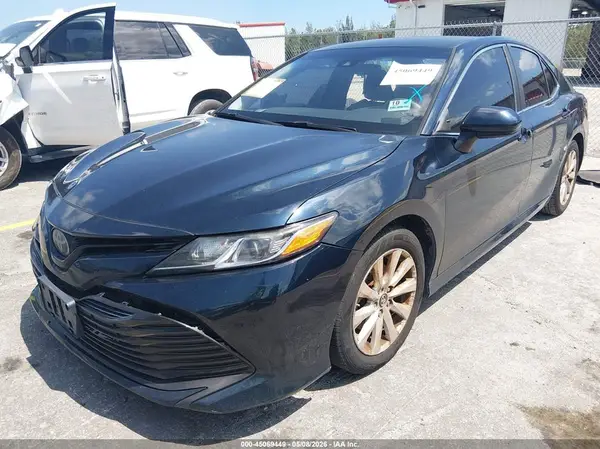 4T1B11HK9JU502223 2018 TOYOTA CAMRY - Image 2