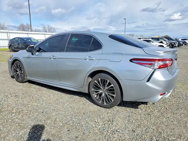 4T1B11HK9JU502531 2018 TOYOTA CAMRY - Image 2