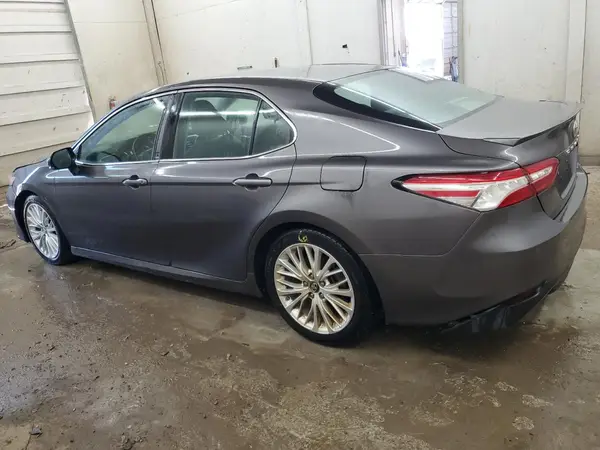 4T1B11HK9JU503890 2018 TOYOTA CAMRY - Image 2