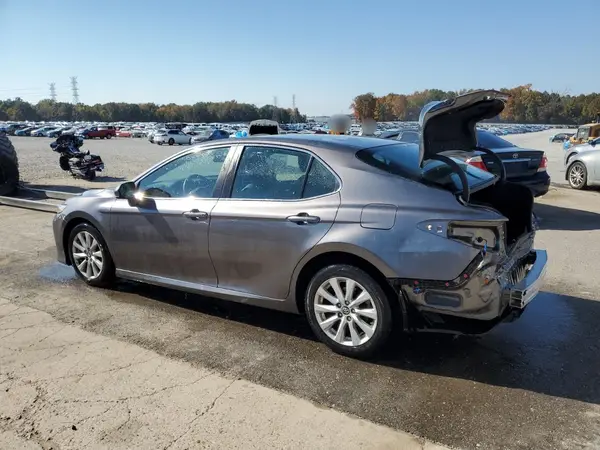 4T1B11HK9JU503937 2018 TOYOTA CAMRY - Image 2