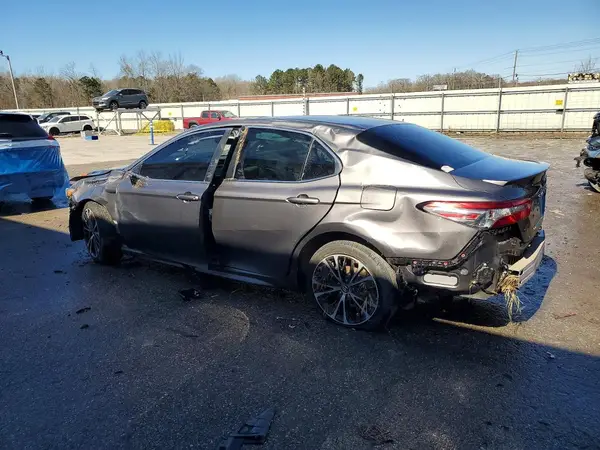 4T1B11HK9JU504666 2018 TOYOTA CAMRY - Image 2
