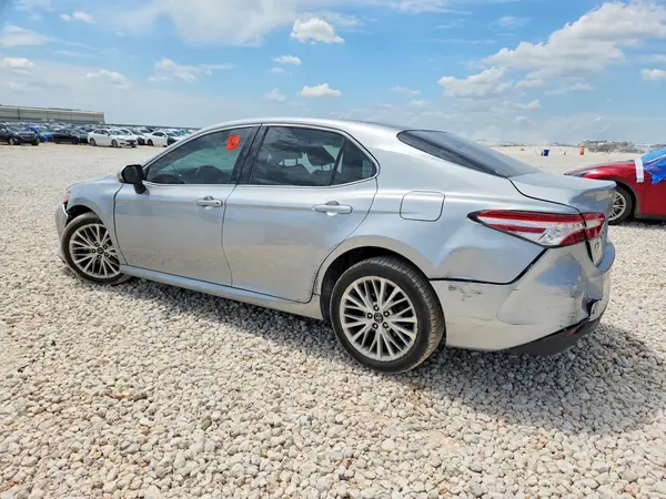 4T1B11HK9JU505350 2018 TOYOTA CAMRY - Image 2