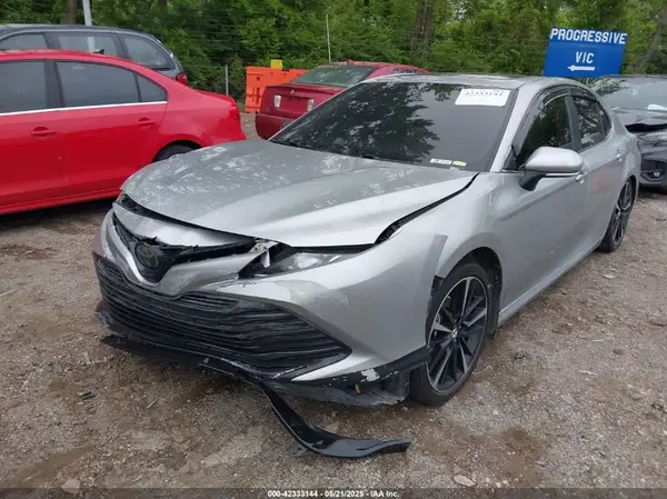 4T1B11HK9JU507597 2018 TOYOTA CAMRY - Image 2