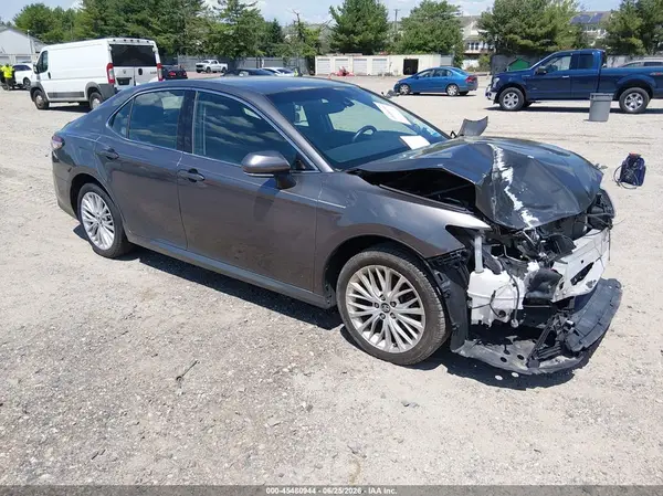 4T1B11HK9JU508278 2018 TOYOTA CAMRY - Image 1