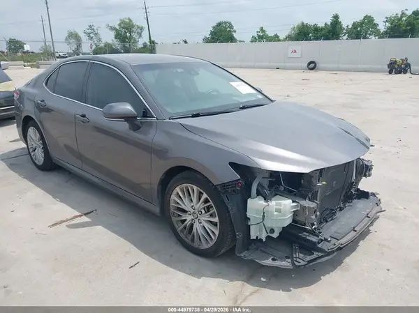 4T1B11HK9JU508281 2018 TOYOTA CAMRY - Image 1