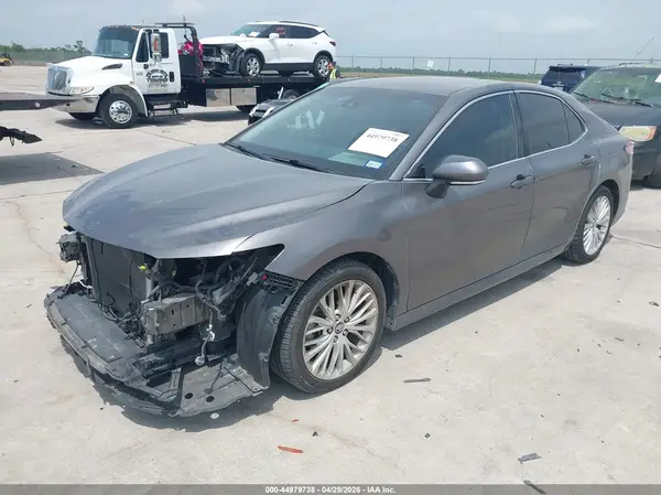 4T1B11HK9JU508281 2018 TOYOTA CAMRY - Image 2
