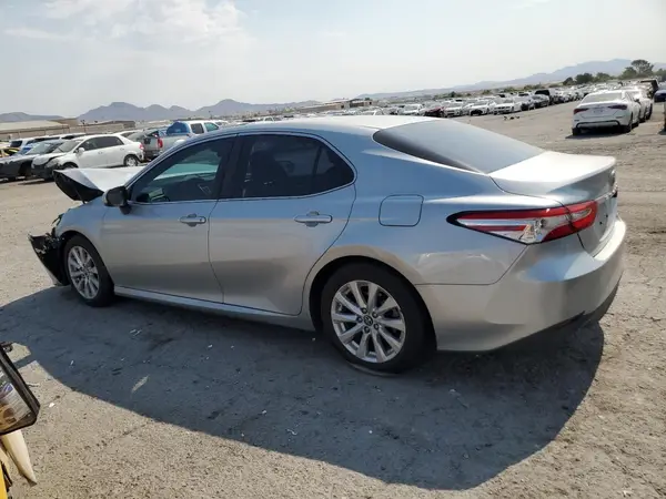 4T1B11HK9JU508782 2018 TOYOTA CAMRY - Image 2