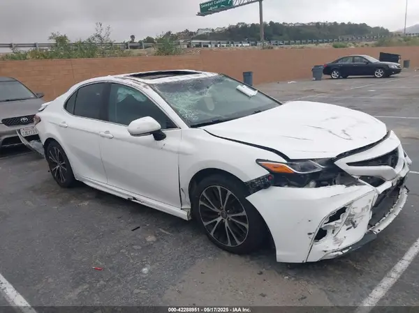 4T1B11HK9JU509026 2018 TOYOTA CAMRY - Image 1