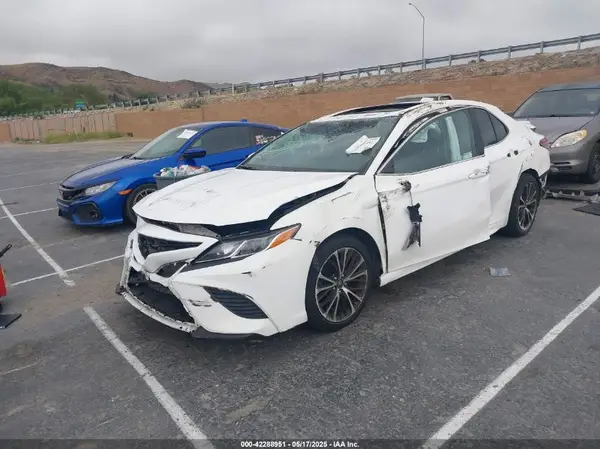 4T1B11HK9JU509026 2018 TOYOTA CAMRY - Image 2
