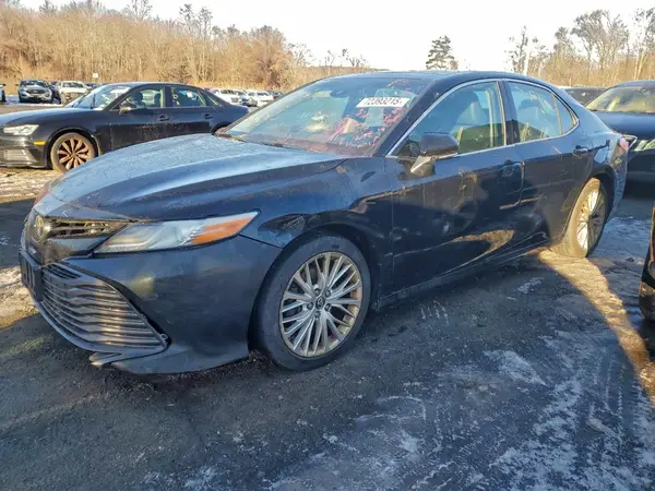 4T1B11HK9JU510113 2018 TOYOTA CAMRY - Image 1