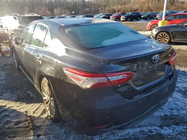 4T1B11HK9JU510113 2018 TOYOTA CAMRY - Image 2