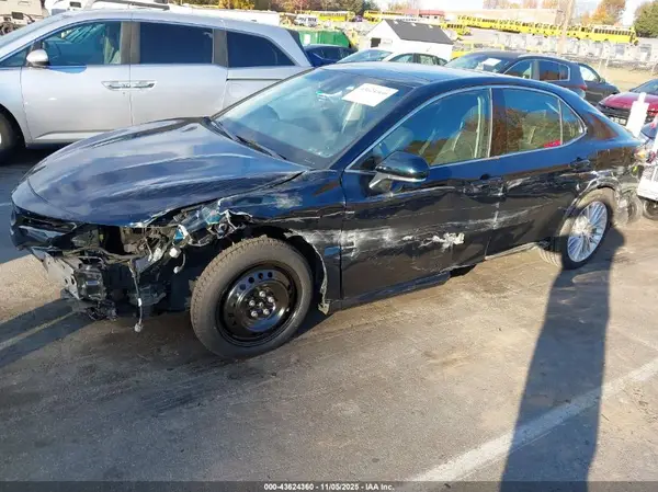4T1B11HK9JU510418 2018 TOYOTA CAMRY - Image 2
