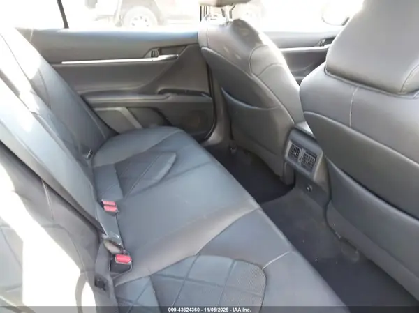 4T1B11HK9JU510418 2018 TOYOTA CAMRY - Image 8