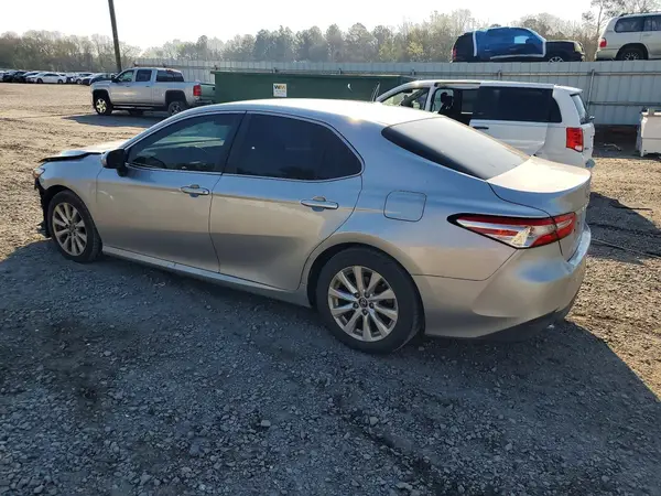 4T1B11HK9JU510550 2018 TOYOTA CAMRY - Image 2