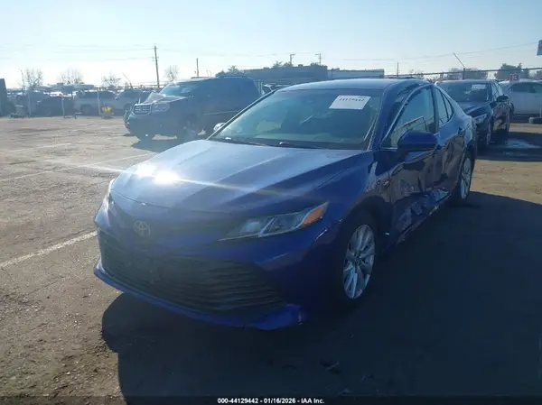 4T1B11HK9JU511956 2018 TOYOTA CAMRY - Image 2