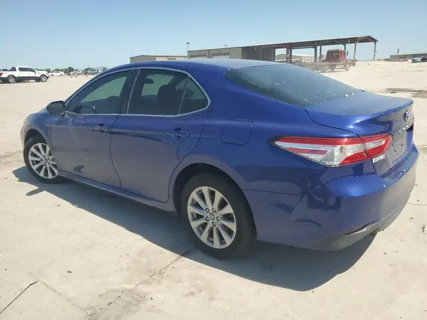 4T1B11HK9JU513593 2018 TOYOTA CAMRY - Image 2