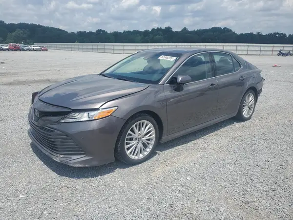 4T1B11HK9JU514002 2018 TOYOTA CAMRY - Image 1
