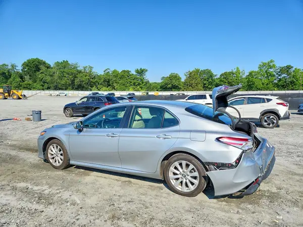 4T1B11HK9JU514078 2018 TOYOTA CAMRY - Image 2