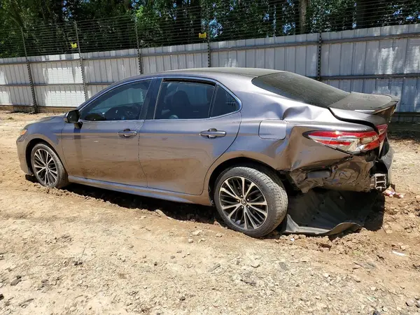 4T1B11HK9JU516137 2018 TOYOTA CAMRY - Image 2