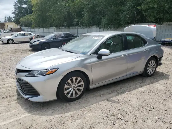 4T1B11HK9JU519877 2018 TOYOTA CAMRY - Image 1