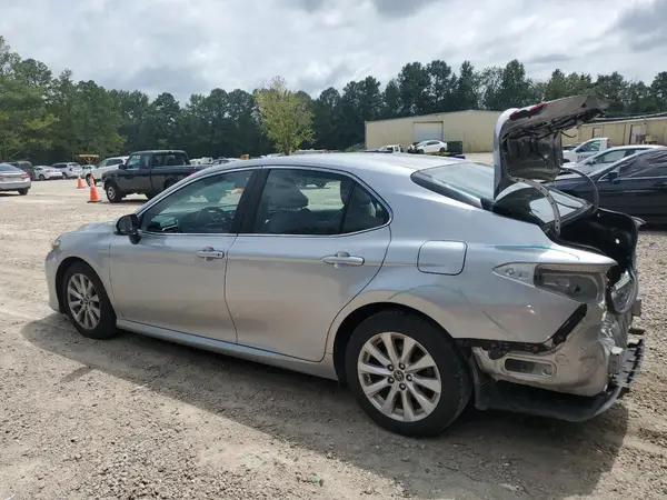 4T1B11HK9JU519877 2018 TOYOTA CAMRY - Image 2
