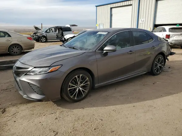 4T1B11HK9JU520057 2018 TOYOTA CAMRY - Image 1