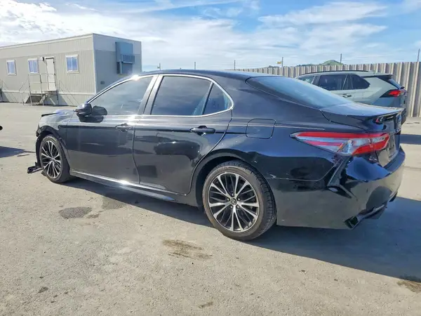 4T1B11HK9JU520513 2018 TOYOTA CAMRY - Image 2