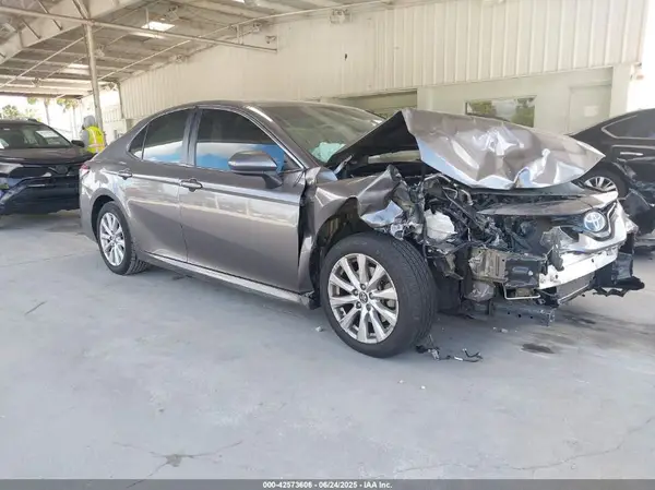 4T1B11HK9JU523122 2018 TOYOTA CAMRY - Image 1