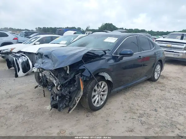 4T1B11HK9JU523704 2018 TOYOTA CAMRY - Image 2