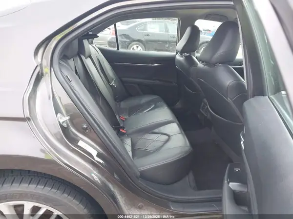 4T1B11HK9JU523833 2018 TOYOTA CAMRY - Image 8