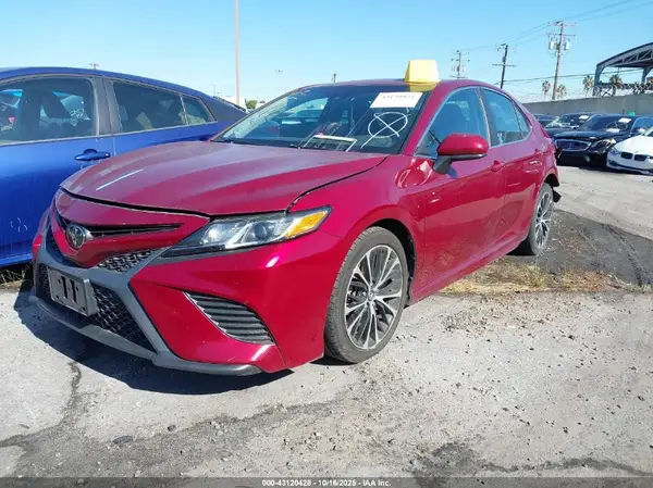 4T1B11HK9JU527302 2018 TOYOTA CAMRY - Image 2