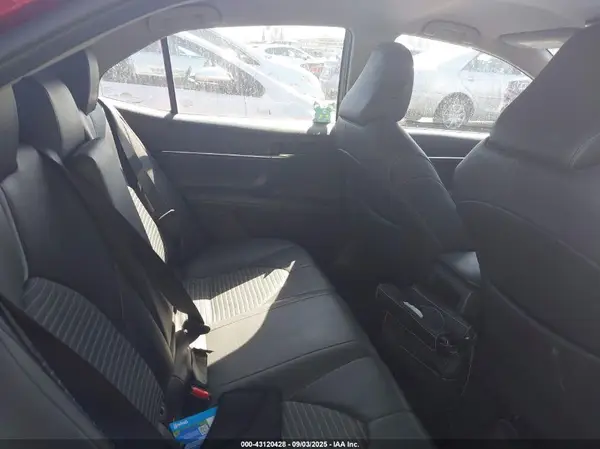 4T1B11HK9JU527302 2018 TOYOTA CAMRY - Image 8