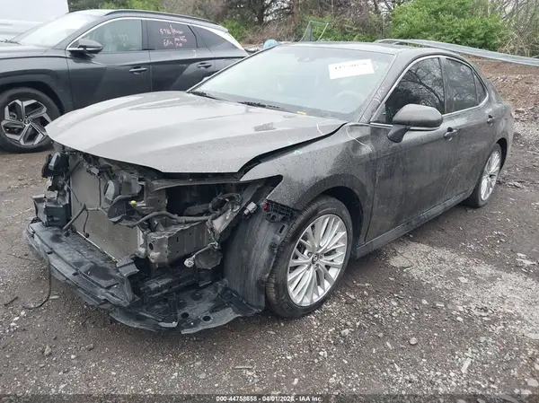 4T1B11HK9JU527963 2018 TOYOTA CAMRY - Image 2