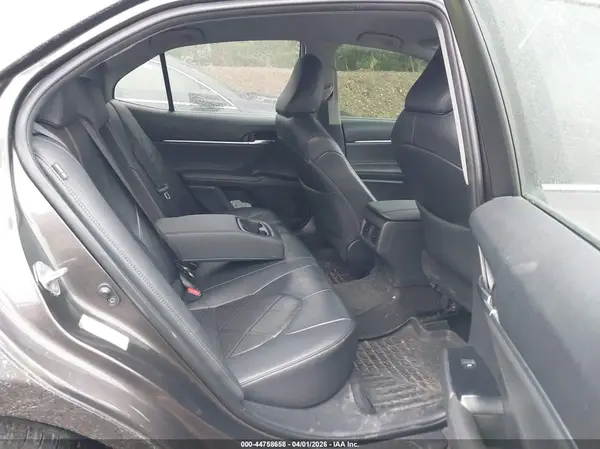 4T1B11HK9JU527963 2018 TOYOTA CAMRY - Image 8