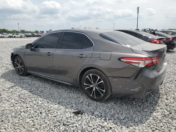4T1B11HK9JU528420 2018 TOYOTA CAMRY - Image 2
