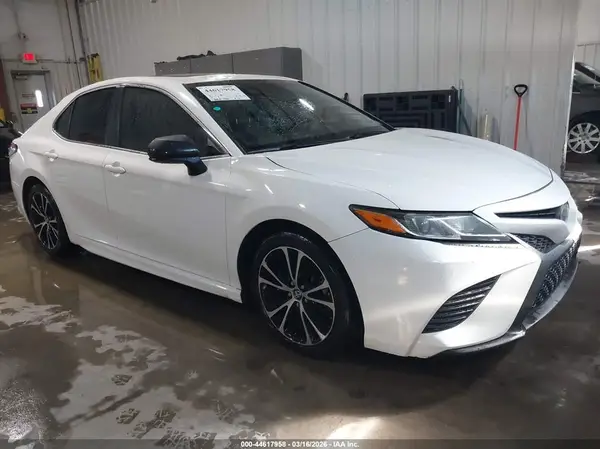 4T1B11HK9JU528644 2018 TOYOTA CAMRY - Image 1