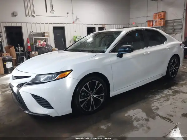 4T1B11HK9JU528644 2018 TOYOTA CAMRY - Image 2