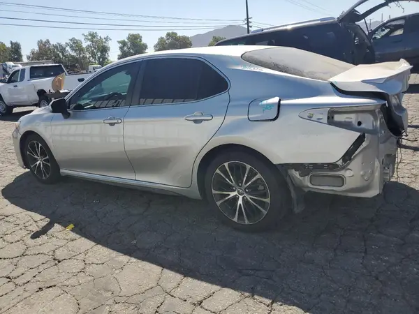 4T1B11HK9JU529745 2018 TOYOTA CAMRY - Image 2