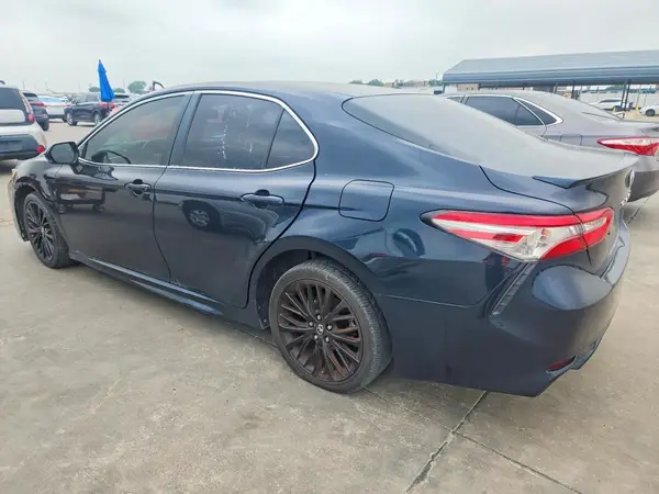 4T1B11HK9JU529986 2018 TOYOTA CAMRY - Image 2