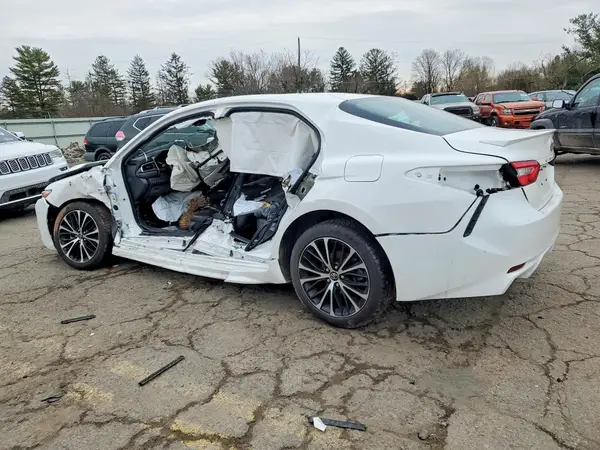 4T1B11HK9JU530426 2018 TOYOTA CAMRY - Image 2