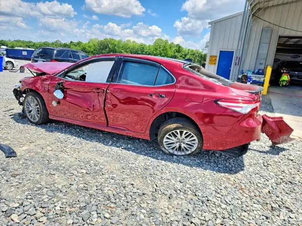 4T1B11HK9JU531110 2018 TOYOTA CAMRY - Image 2