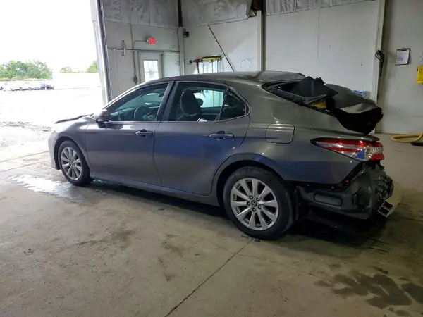 4T1B11HK9JU532564 2018 TOYOTA CAMRY - Image 2