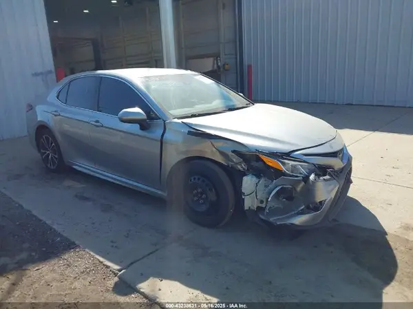 4T1B11HK9JU532886 2018 TOYOTA CAMRY - Image 1