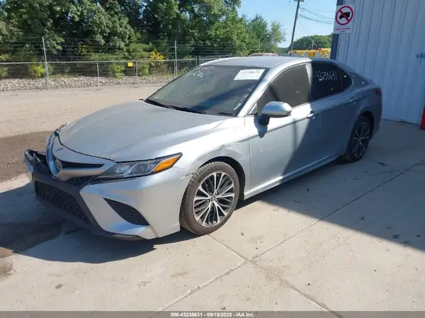 4T1B11HK9JU532886 2018 TOYOTA CAMRY - Image 2