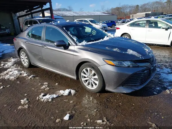 4T1B11HK9JU533827 2018 TOYOTA CAMRY - Image 1