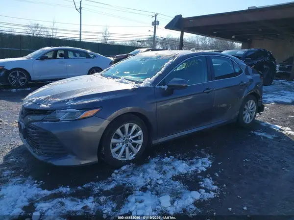 4T1B11HK9JU533827 2018 TOYOTA CAMRY - Image 2