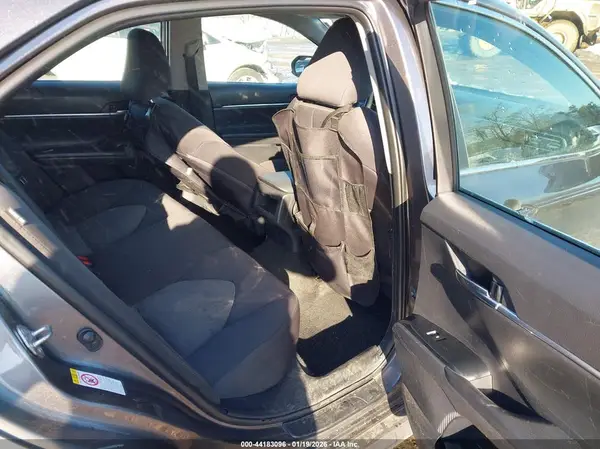 4T1B11HK9JU533827 2018 TOYOTA CAMRY - Image 8