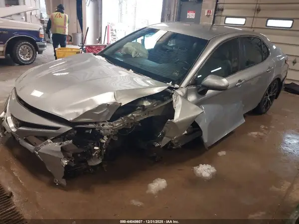 4T1B11HK9JU535304 2018 TOYOTA CAMRY - Image 2