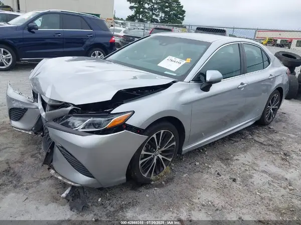 4T1B11HK9JU535724 2018 TOYOTA CAMRY - Image 2