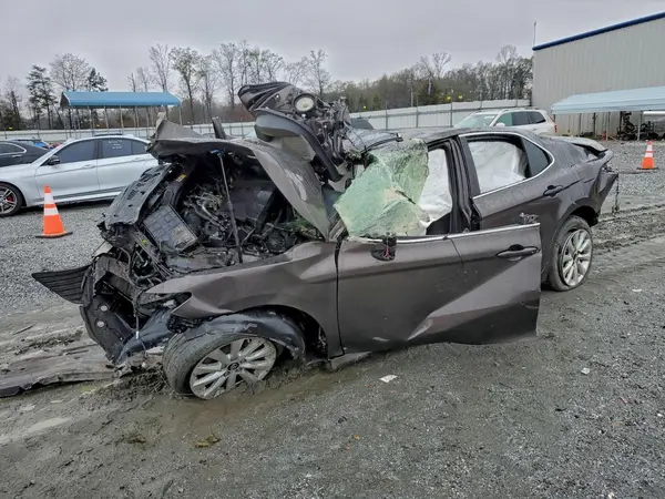 4T1B11HK9JU536582 2018 TOYOTA CAMRY - Image 1